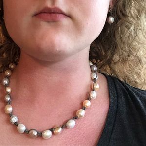 Freshwater pearl necklace and earrings; pink pearl